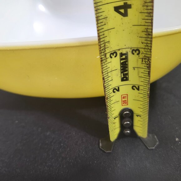 Vintage Pyrex 9 Inch Square Bowl - Picture 6 of 6